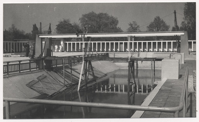 103016 Zwembad aan de Kanaaldijk Z.W, 05-1959