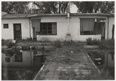 103024 Kanaaldijk Z.W., badmeesterlokaal in het voormalige zwembad, 22-05-1986