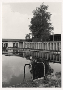 103033 Kanaaldijk Z.W., voormalig zwembad, later visvijver, 22-05-1986