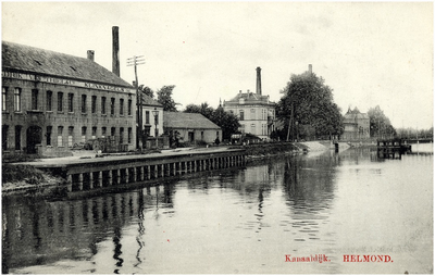 103053 Kanaaldijk N.W. Links de fabriek van Hendrik van Thiel (uit 1894). Rechts weverijen van Swinkels. In het midden ...