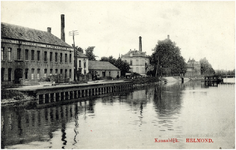 103053 Kanaaldijk N.W. Links de fabriek van Hendrik van Thiel (uit 1894). Rechts weverijen van Swinkels. In het midden ...