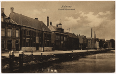 103072 Kanaaldijk N.W., gezien vanaf de Veestraatbrug. Links een gedeelte van hotel Van Will met daarnaast de ...