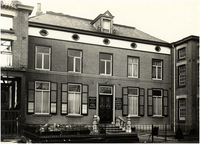 103082 Kanaaldijk N.W., kantoorgebouwen van de firma Gebroeders van Thiel (later Robur), 02-1928