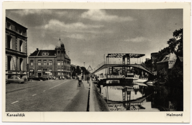 103094 Kanaaldijk N.W., gezien vanaf de hoogte brugwachterswoning in noordelijke richting. In het midden de ...