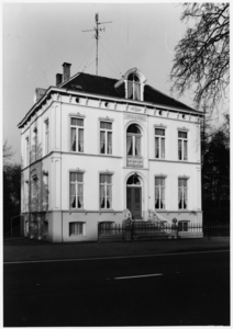 103120 Kanaaldijk N.W. 77. Fabrikantenvilla van Swinkels, later woonhuis van wethouder Sjef Raymakers. Monument gebouwd ...