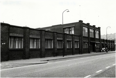 103151 Kanaaldijk N.W. Het vroegere kantoorgebouw van Carp's garenfabrieken, gebouwd in 1918 door architect A.G. ...
