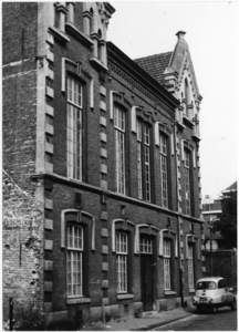 103233 Kamstraat, Vincentiusgebouw, gezien in de richting 'Veestraat'. Gebouwd in 1883 door architect J.W. van der ...