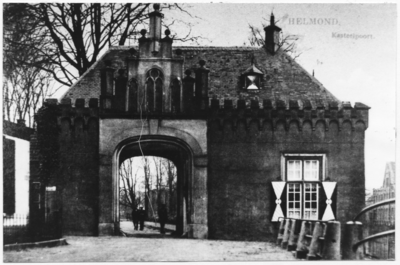 103247 Kasteellaan met de in 1959 afgebroken kasteelpoort, gezien vanuit de richting 'Veestraat' in de richting ...