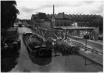 103358 Kasteel-Traverse in aanleg, gezien vanaf de Veestraatbrug. Links een deel van de Kasteeltuin. Rechts de ...