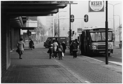 103380 Kasteel-Traverse, gezien vanaf de hoogte circa 'Zuid-Koninginnewal' in de oostelijke richting, 02-1981