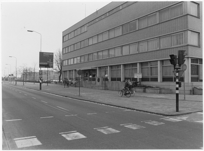 103388 Kasteel-Traverse/hoek Zuid Koninginnewal. Politiebureau, 22-02-1986