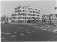 103390 Kasteel-Traverse/hoek Zuid Koninginnewal, gezien in noordoostelijke richting. Gebouw van het RIAGG, 02-1986