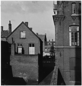 103502 Kerkweg, gezien in de richting Zuid Koninginnewal. Rechts de achterzijde van het gebouw Mater Dei, 1930 - 1940