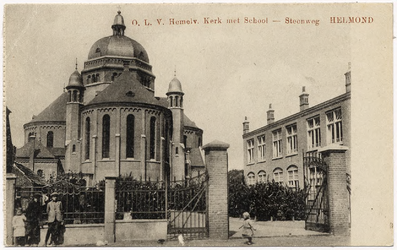 103591 Kromme Steenweg. Rechts de Mariaschool. Links daarvan de achterkant van de kerk Onze Lieve Vrouw ten ...