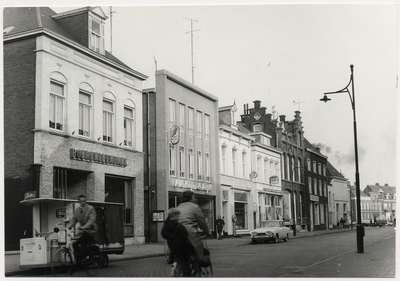 103672 Kerkstraat, gezien vanuit de richting van 'De Wiel' in de richting van de Markt. Van links naar rechts ...