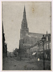 103711 Kerkstraat. gezien in de richting van de Markt. Middenrechts de kerk Sint Lambertus. Op de voorgrond een ...