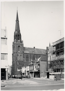 103717 Kerkstraat, gezien vanaf de Kasteel-Traverse in de richting van de Markt. Links een gedeelte van het ...