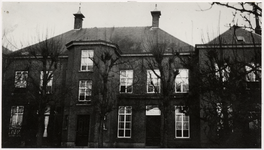 103744 Kerkstraat. Achterzijde van de pastorie van de parochie Sint Lambertus, 1924