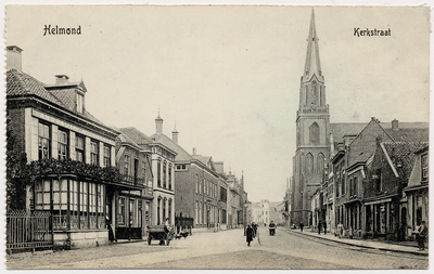 103756 Kerkstraat, gezien in de richting Markt. Eerste pand links wijnhandel Andrau & Co. Rechts centraal de kerk Sint ...