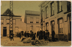 103757 Kerkstraat, gezien vanaf de hoek met De Wiel. Rechts het gebouw van de Helmondse Bank, gebouwd als postkantoor. ...