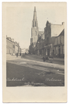 103769 Kerkstraat, gezien in de richting Markt vanaf het pleintje bij de 'Nederlands Hervormde Kerk'. Centraal de kerk ...