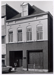 103787 Kerkstraat 37. Gebouwd in 1902, later eigendom van notaris Van Alphen, 1970 - 1980