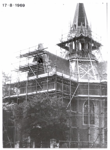 103816 Kerkstraat, Nederlands Hervormde kerk in de steigers, 17-08-1969