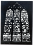 103892 Kerkstraat. Interieur kerk Sint Lambertus. Gebrandschilderd raam: Laat de kinderen tot mij komen. Het raam is ...