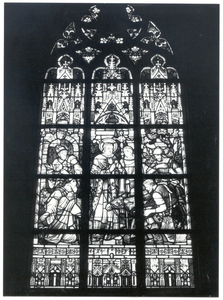 103894 Kerkstraat. Interieur kerk Sint Lambertus. Gebrandschilderd raam: De Heilge Antonius van Padua met de ezel. Het ...