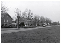 104009 Lorentzstraat, gezien vanaf de hoek met de Drebbelstraat in de richting Christiaan Huygenslaan, 24-02-1988