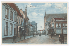 104036 Zuidwestelijke hoek van de Markt, met gezicht op de Veestraat. Rechts op de hoek het pand van Terheijden en ...