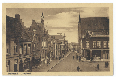 104039 Zuidwestelijke hoek van de Markt, met gezicht op de Veestraat. Links het pand van boekhandel Van de Burgt, het ...