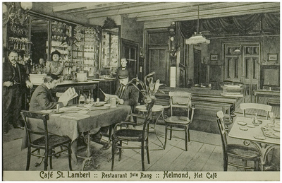 104066 Markt, oostzijde. Cafégedeelte hotel Sint Lambert. Vanaf 1902 eigendom van de gezusters van Duynhoven. Achter ...