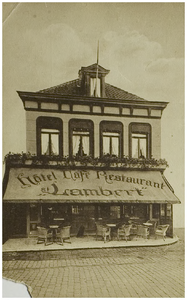 104067 Markt, oostzijde. Hotel Sint Lambert in de tijd dat het eigendom was van P.F. Cuypers, 1905 - 1915