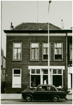 104097 Oostelijke zijde Markt, nummer 50. Pand met filiaal van Ozonwasserij en -stomerij van Van Meerveldhoven, 1966