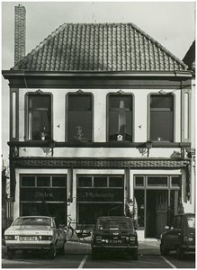 104118 Oostzijde Markt, nummer 34. Bistro 't Schouwke. Pand gebouwd in 1871 door bakker J. Coppus. Sindsdien diverse ...