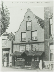 104185 Zuidzijde Markt. Het huis met de Luts (apotheek Van Hoeck). Rechts een gedeelte van de villa van Van Thiel, ...
