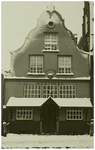 104186 Zuidzijde Markt. Het huis met de Luts (apotheek Van Hoeck) met winterse sneeuw, 1910 - 1920
