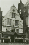 104192 Zuidzijde Markt, het huis met de Luts (apotheek Van Hoeck). Rechts een gedeelte van de villa van Van Hoeck, 1945 ...