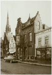 104196 Zuidzijde Markt, vanaf ijzerhandel Promper in de richting Kerkstraat. Van link naar rechts boekhandel Van de ...