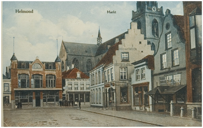 104258 Markt zuidoostelijke hoek. Links café-restaurant De Beurs. Rechts apotheek van Hoeck (huis met de Luts). Boven ...