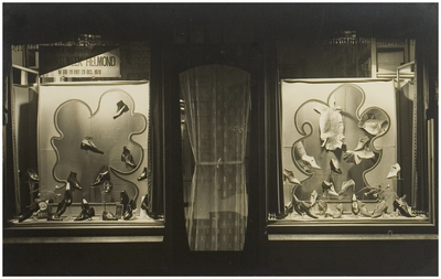 104403 Markt, westkant. Etalage van schoenwinkel Erven Stevens tijdens de winkelweek van 18 - 23 oktober 1928 bij ...