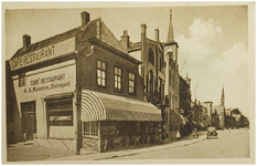 104413 Markt, westkant. Links café-restaurant Cambrinus van G. Kersten (tot 1930), 1920 - 1930