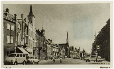 104418 Markt, westkant, gezien vanaf de meubelzaak van Van Gemert in de richting van de 'Marktstraat', 1952 - 1962