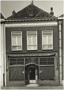 104527 Markt 51, westkant (later 209). Textielzaak De Wolbaal van Jo Govers, 1974