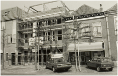 104549 Markt, westkant. Nieuwbouw Kloosterhof op de plaats waar tevoren het pand van Magis-Sanders stond, 26-06-1986