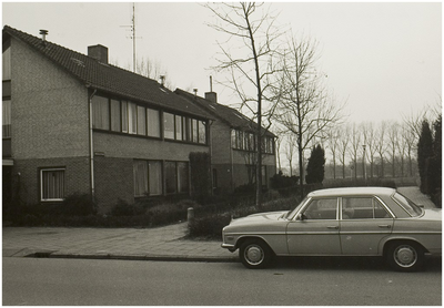 104672 Meerkoetstraat, gezien vanaf de Kievitstraat, 28-02-1984