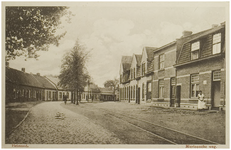 104694 Mierloseweg, gezien in de richting 'Mierlo-Hout', ter hoogte van de '2e Haagstraat' (links). Rechts lopen de ...