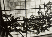104759 Mierloseweg 7. Carolus Borromeus College. Glas in betonraam Pallas Athene, toegeschreven aan Pieter Wiegersma, 09-1987