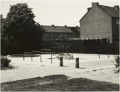 104786 Mondriaanplantsoen, gezien vanaf de Jan Tooropstraat, 1979 - 1980